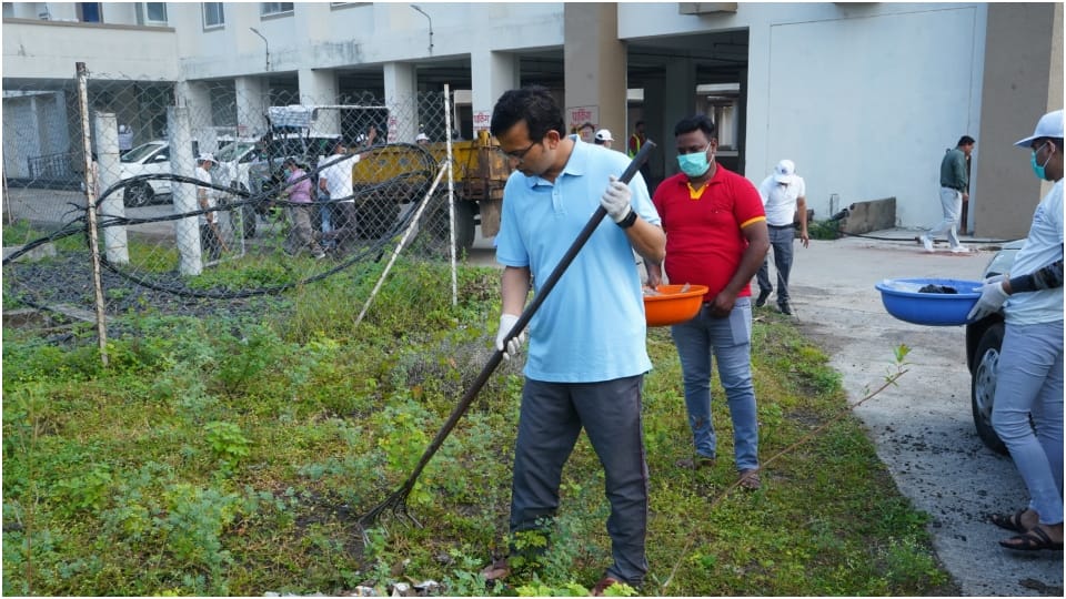 Swachhta Hi Seva Campaign Collector entered the water supply chamber for cleaning