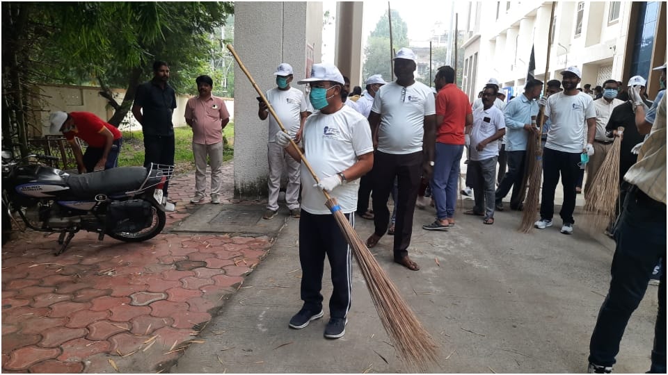 Swachhta Hi Seva Campaign Collector entered the water supply chamber for cleaning