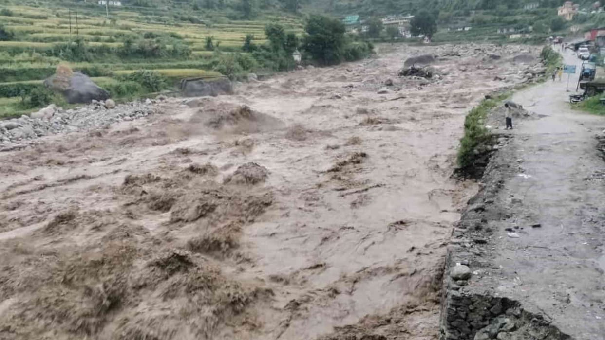 Uttarakhand Weather Today Landslide IMDB alert Traffic Advisory Uttarakhand me aaj ka mausam news in Hindi