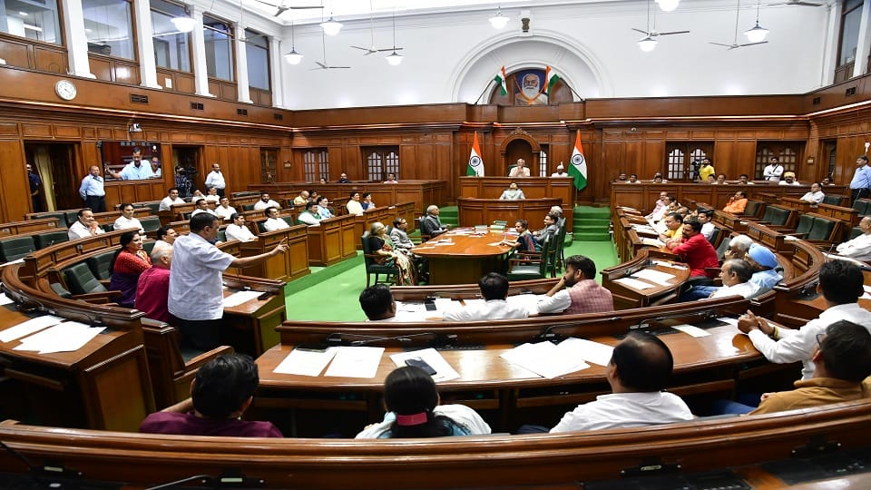 Delhi Assembly Session: Uproar in the House over CAG report and bus marshals