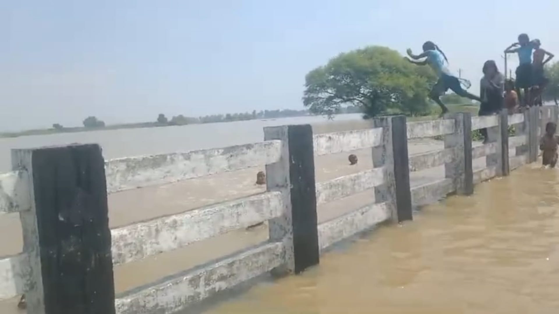 Bihar: Flood water started receding in Sheikhpura, but flood victims did not get complete relief, see photos