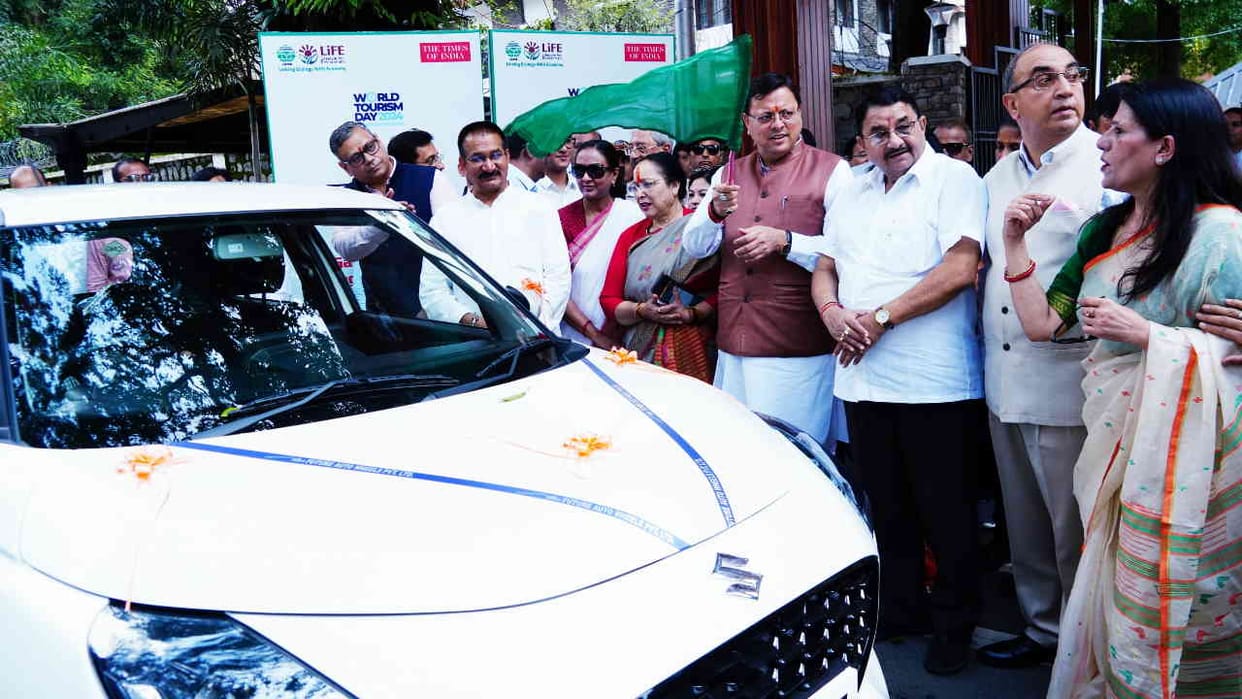 CM Dhami launched car garbage eco-friendly bag distribution campaign Dehradun Uttarakhand News in hindi