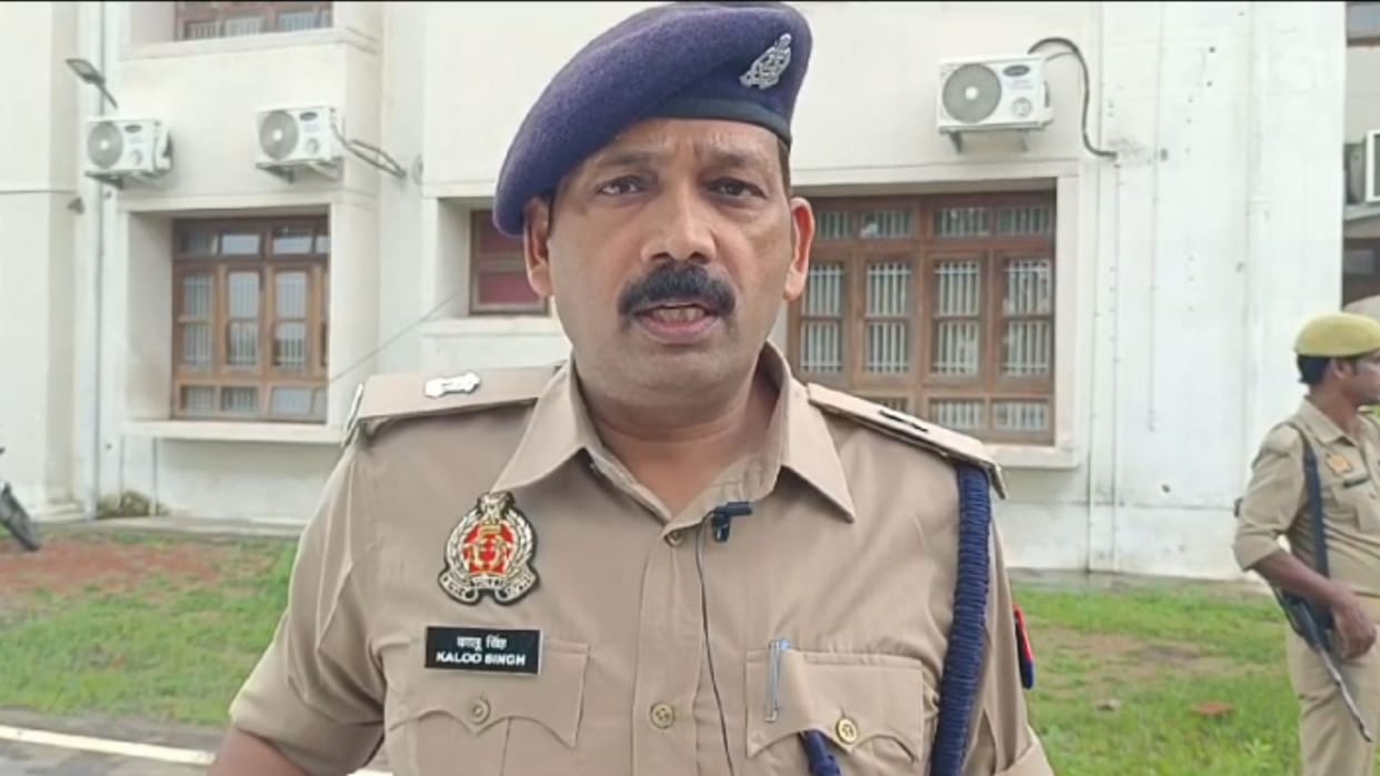 dead body of old man found in sonbhadra forensic team collected evidence suspected murdered by beating