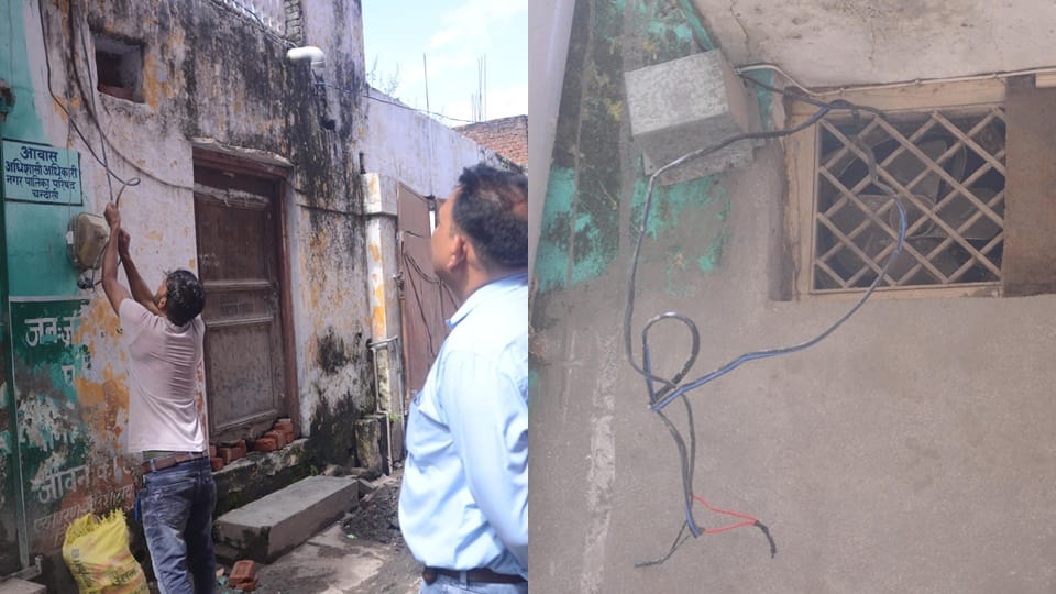 Electricity department raids Chandausi, EO residence lit stolen electricity, 135 houses had illegal connection