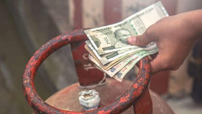 गैस सिलेंडर।