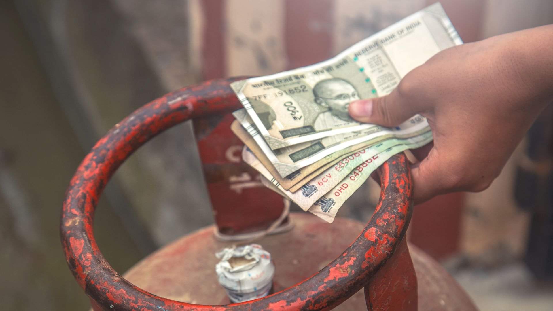 How to check lpg gas is full or not during delivery