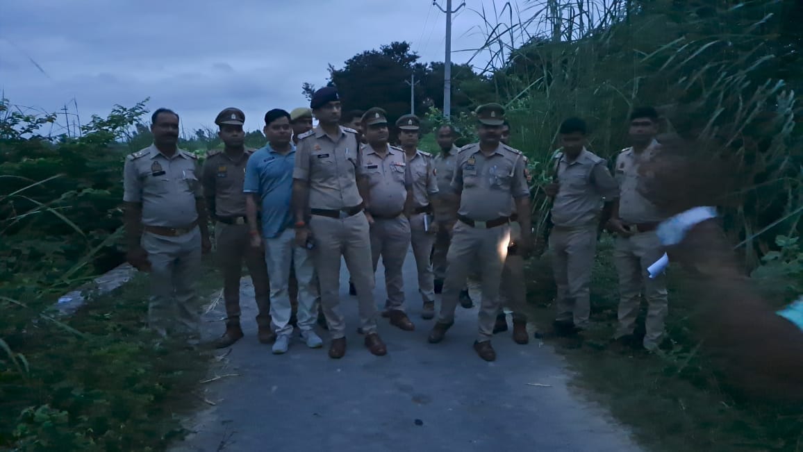 Police encounter in Firozabad bullets hit legs of three criminals while running one escaped