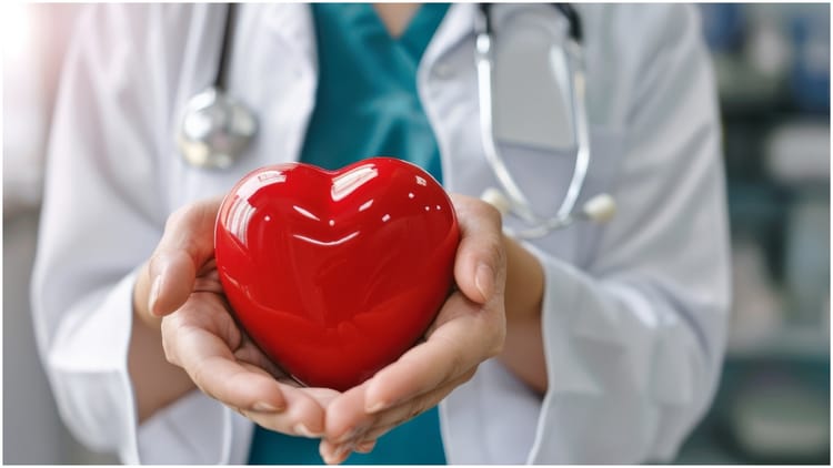 Heart Health:नए साल में हार्ट को हेल्दी रखने का लें रेजोल्यूशन, ये तीन उपाय  दूर कर देंगे आधी टेंशन - Year 2025 How To Keep Your Heart Healthy And  Strong Know Habits