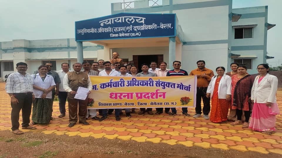 Work stopped in all offices of district today hearing in revenue court increased in Bemetara
