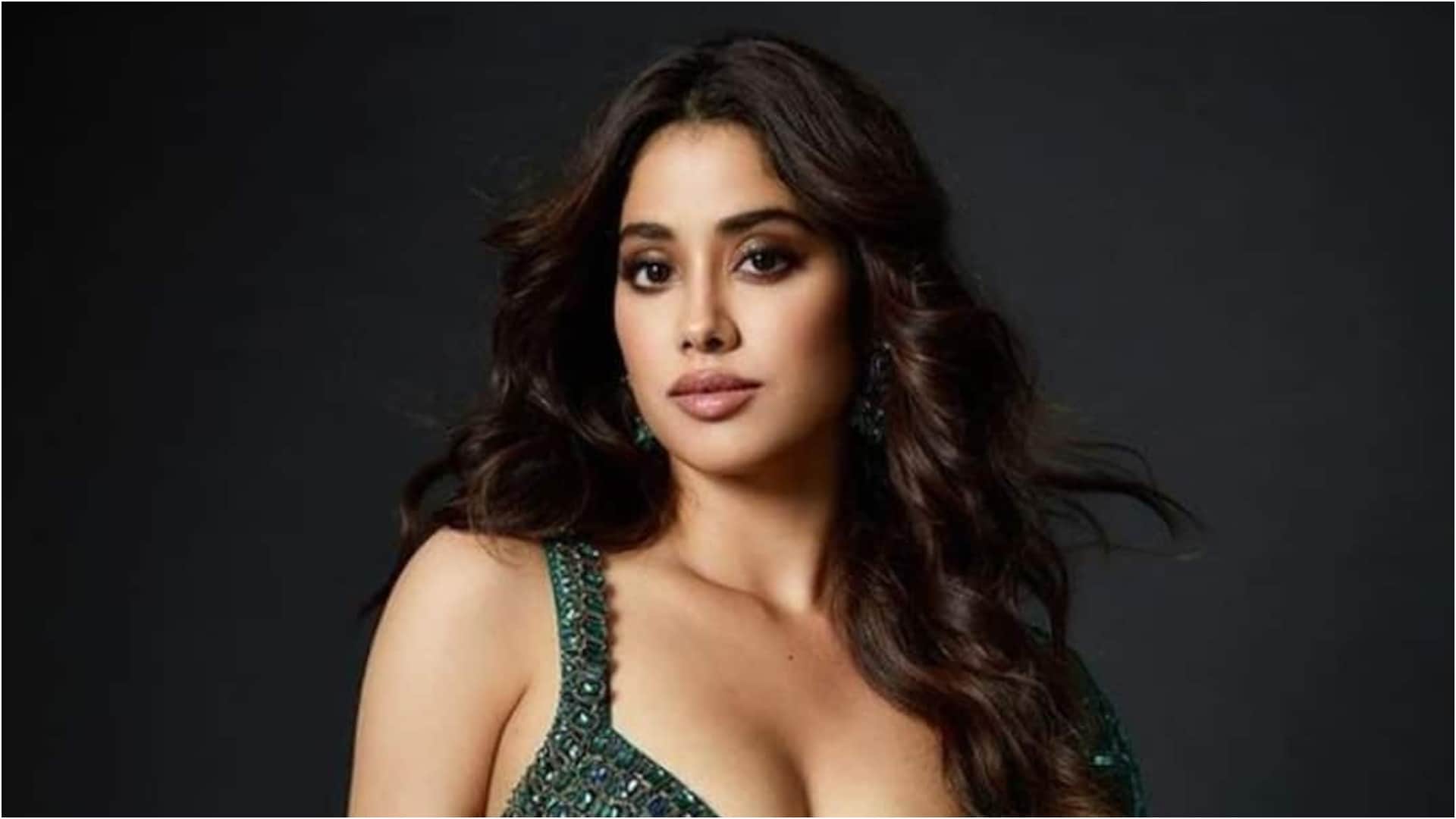 Actress Who Dated Businessman Rhea Chakraborty Ameesha Patel Manushi Chhillar Kriti Sanon Janhvi Kapoor