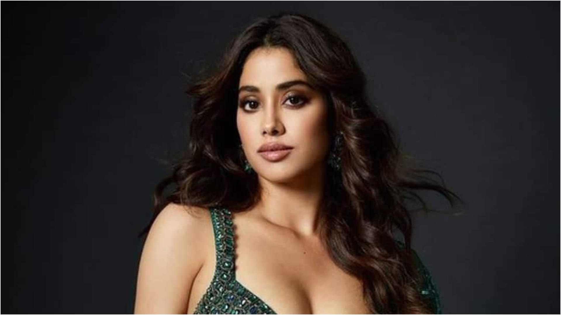Actress Who Dated Businessman Rhea Chakraborty Ameesha Patel Manushi Chhillar Kriti Sanon Janhvi Kapoor