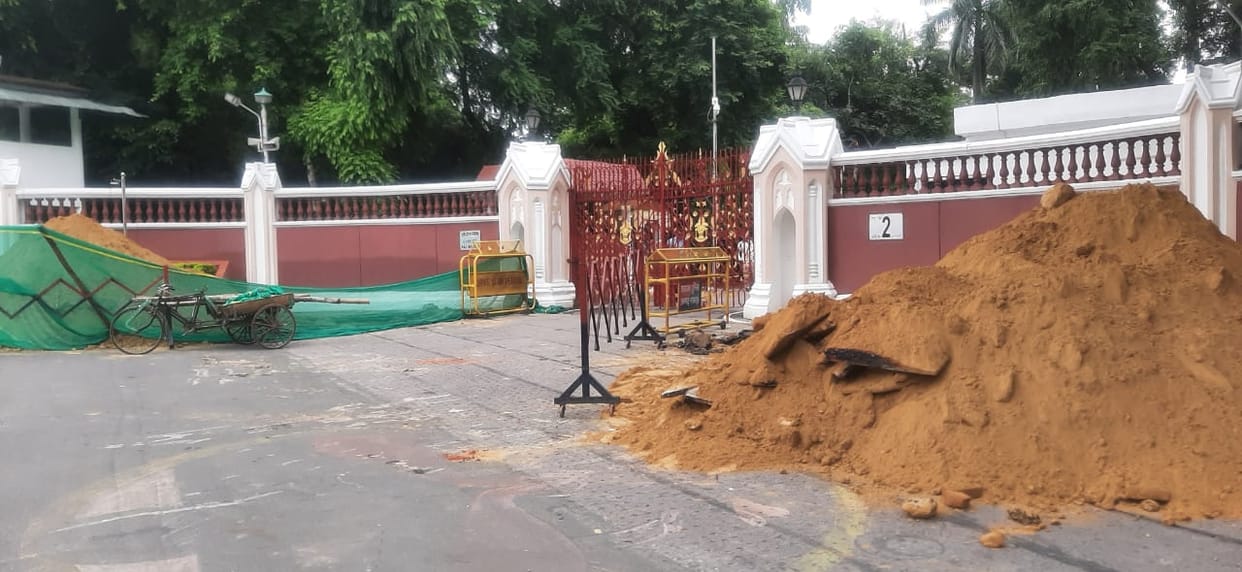 Canons removed in front of UP Governor house.