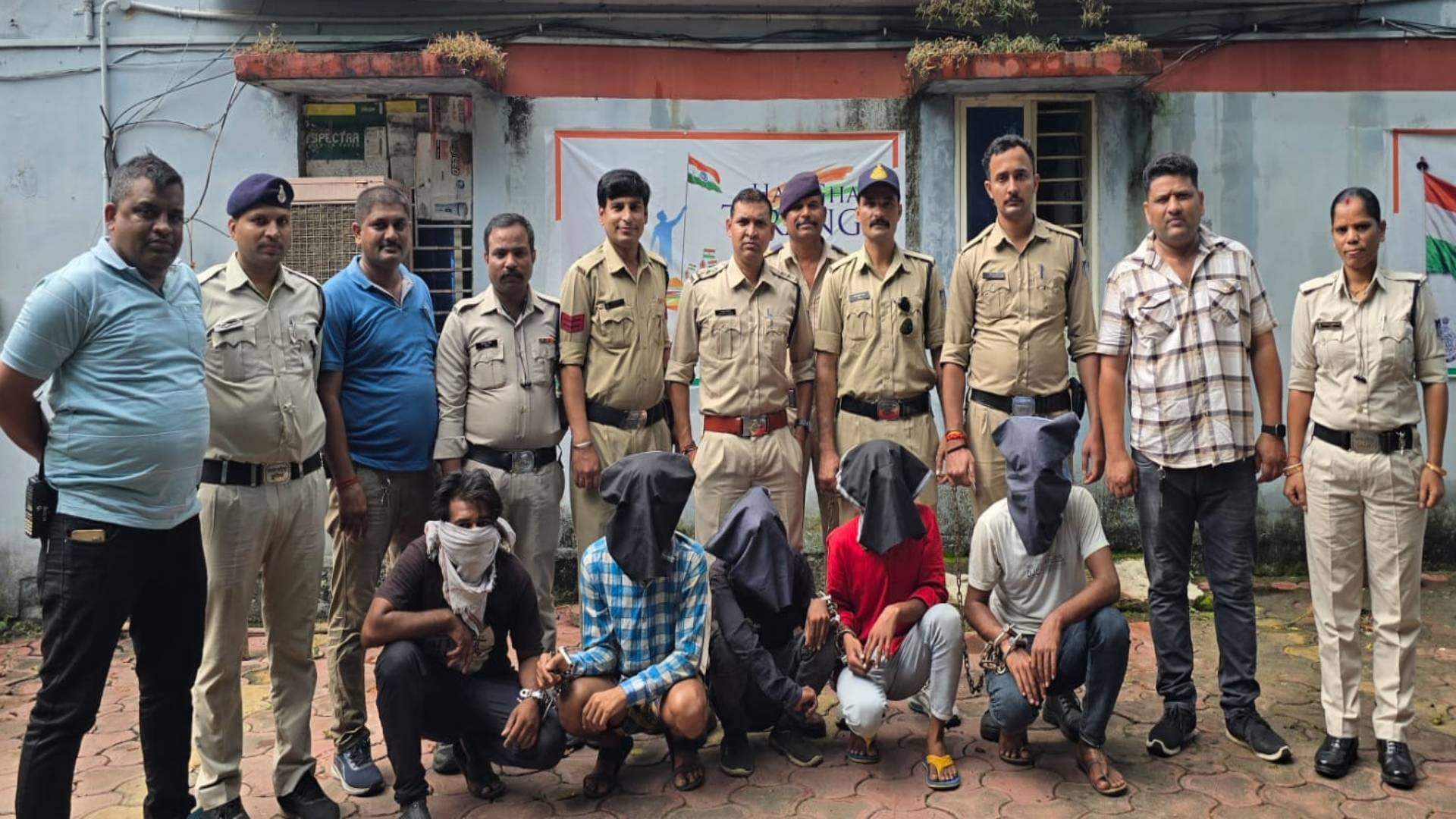 MP News To become rich quickly miscreants from Jhansi Banda and Gwalior broke ATM in Bhopal six arrested
