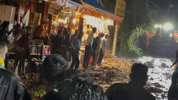 Mp News Due To Heavy Rain Gate Wall Of Ujjain Mahakal Temple Collapsed More Than 10 People Buried Under Debris – Amar Ujala Hindi News Live