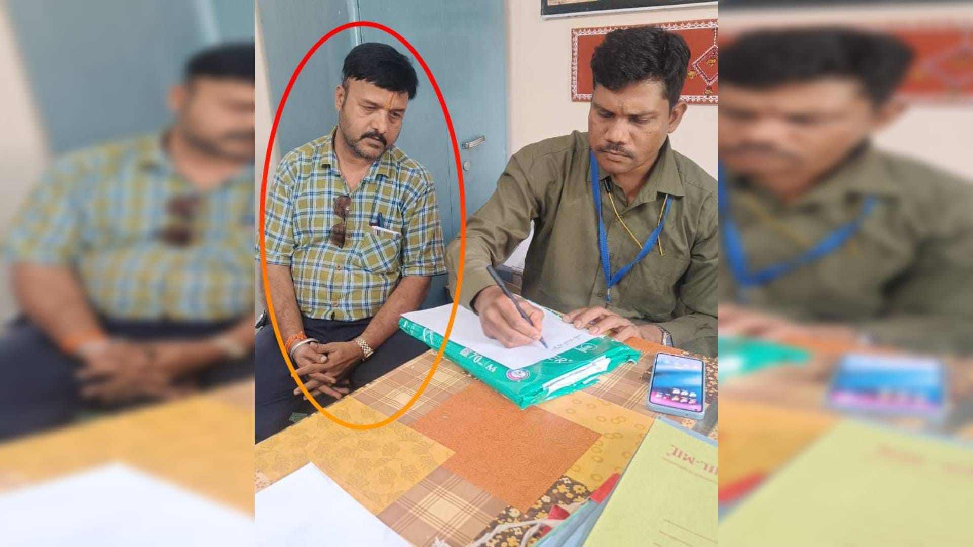 बाबू ने मांगी घूस
