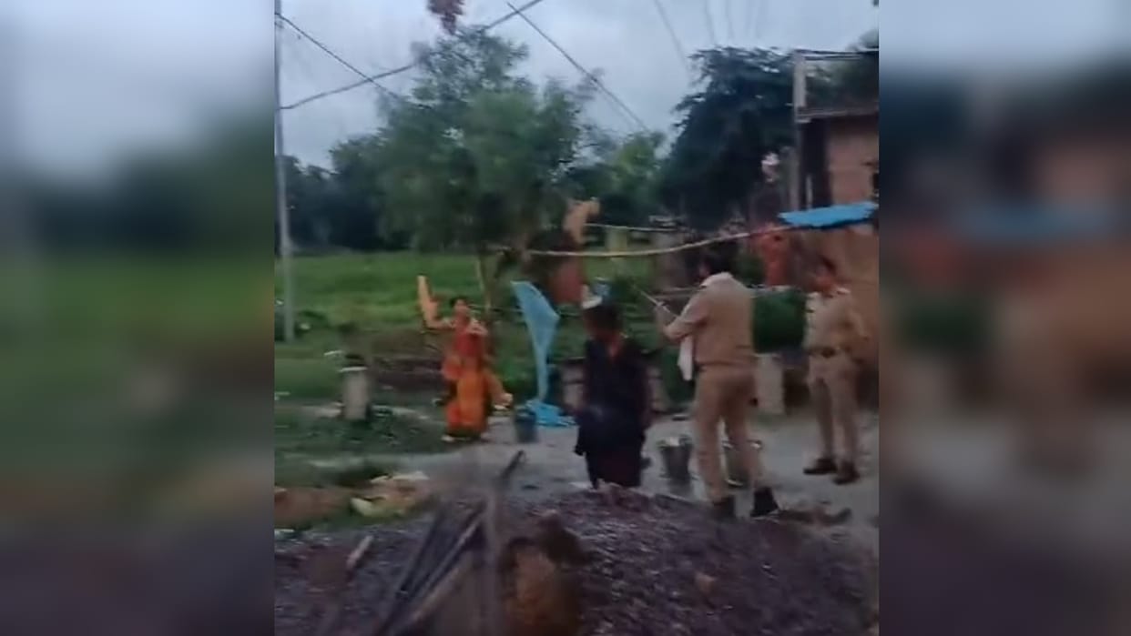 Women pelted stones at the police team that went to serve the notice, two constables including the inspector g