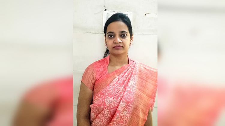 पेपर लीक मामले में बड़ी कार्रवाई : एसटीएफ ने बिशप जॉनसन स्कूल की पूर्व प्रिंसिपल को किया गिरफ्तार, पूछताछ जारी