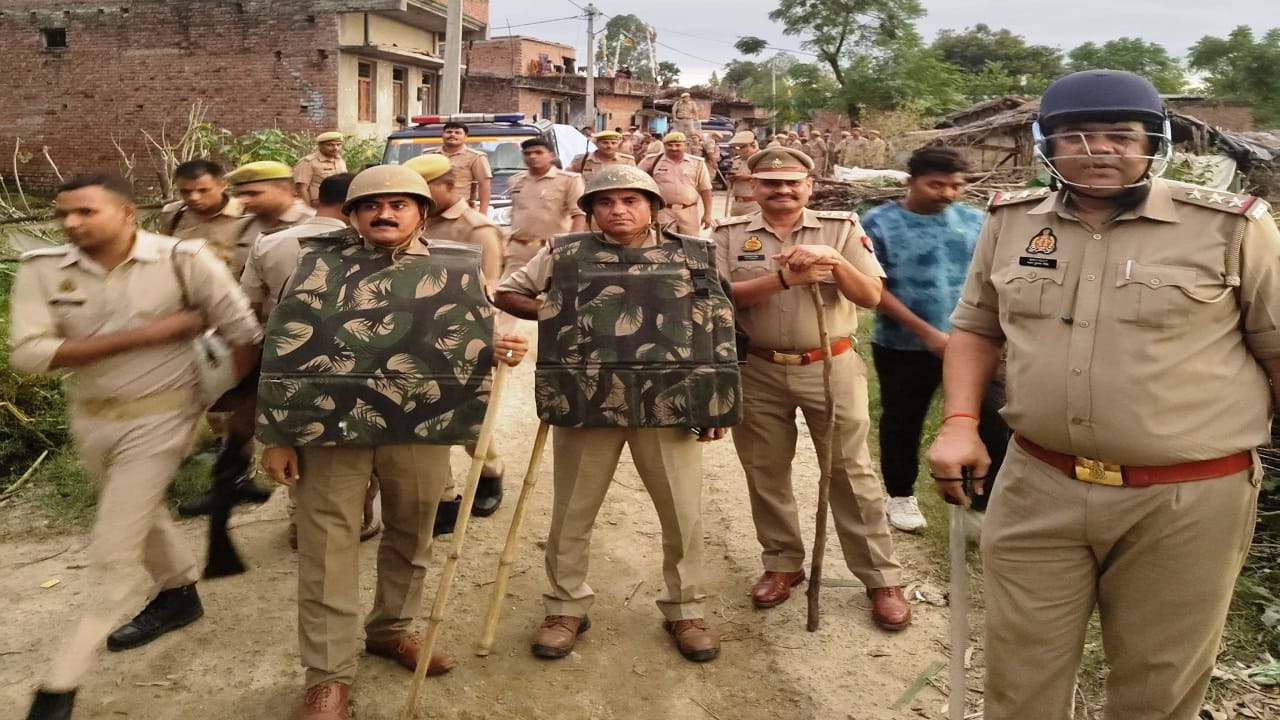 Guarding at disputed site in Bareilly Movement restricted for 200 meter many families left village fear action