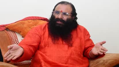 रविंद्र पुरी महाराज, अध्यक्ष अखाड़ा परिषद।