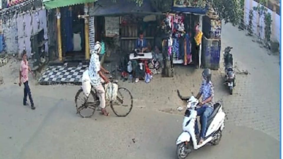 confectioner turned out to be a robber repay a loan of Rs. 4 lakhs so looted earrings from woman