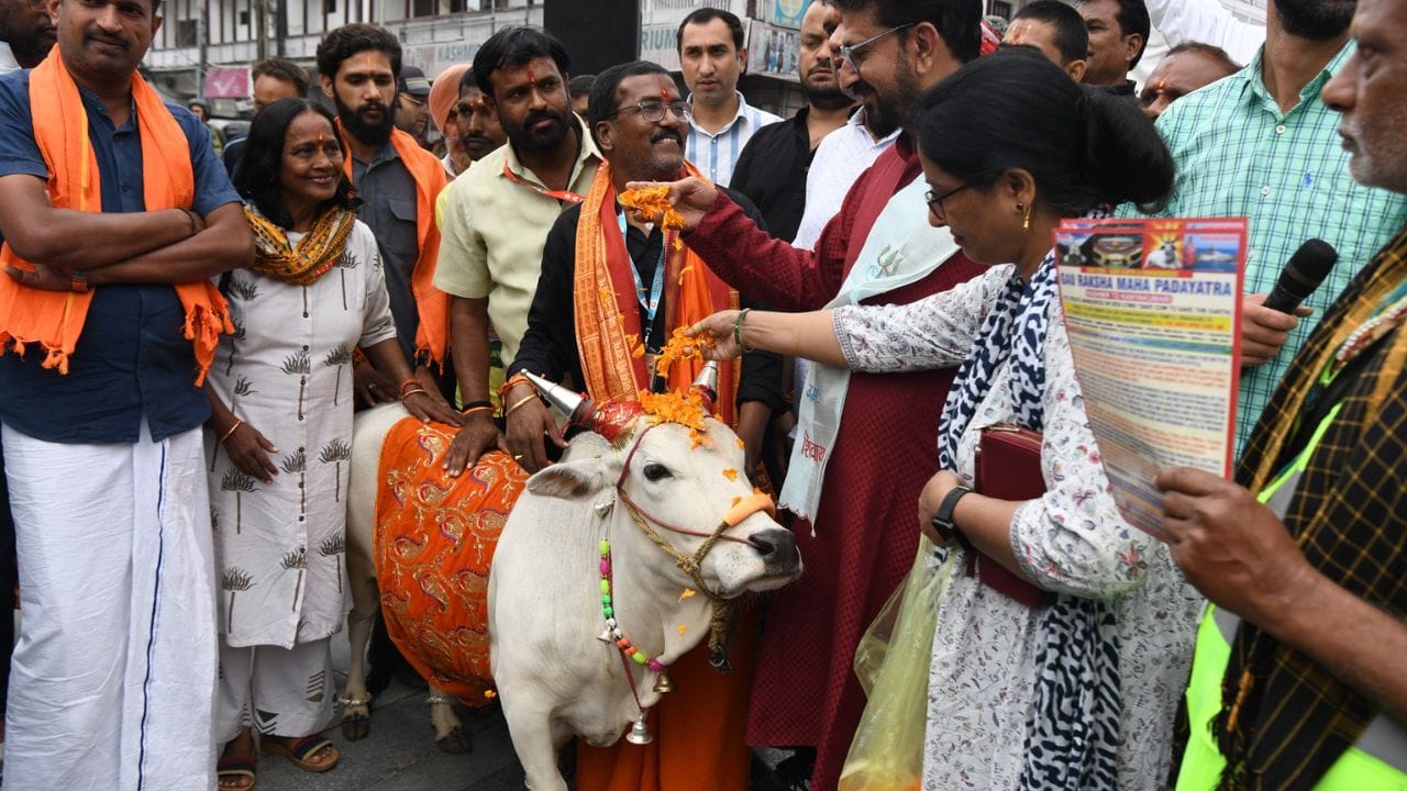 Pledge to serve gau from Kashmir to Kanyakumari, Maha Padyatra started from Lal Chowk, Srinagar; s