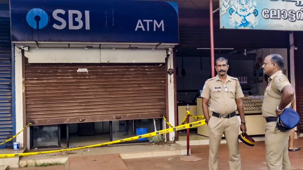 Tamil Nadu police shoot at and nab suspects in Thrissur ATM heist