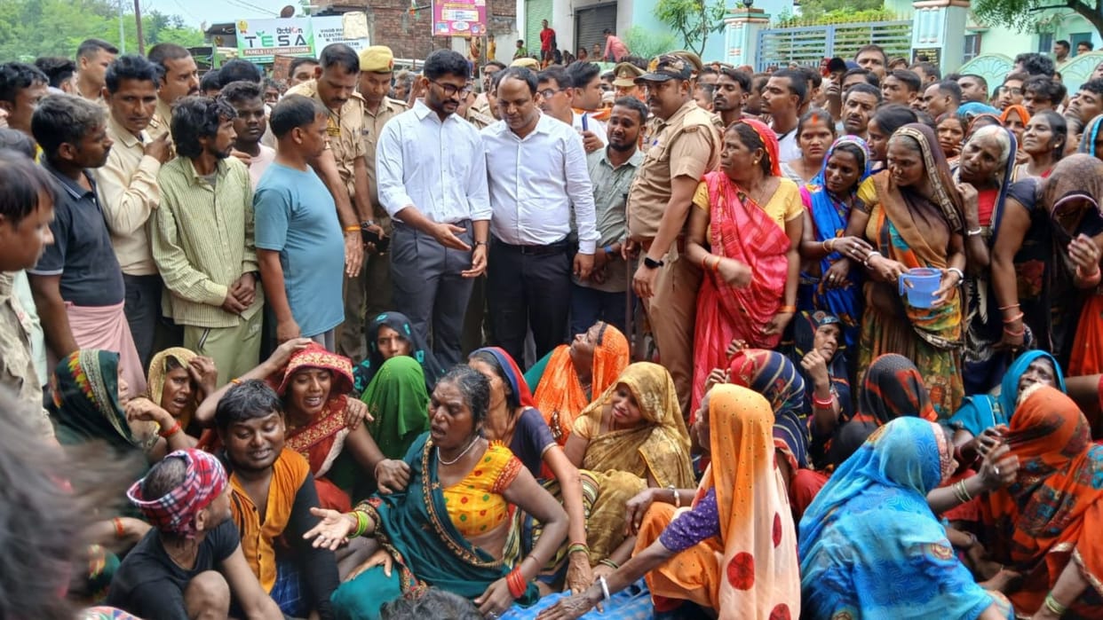 Major road accident in Varanasi two people died and one injured