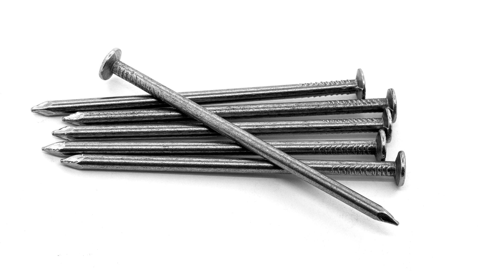 Keep these things in mind while putting nails on the walls know in hindi