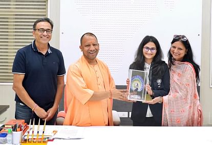 Chess master Vantika Agrawal meets to CM Yogi Adityanath.