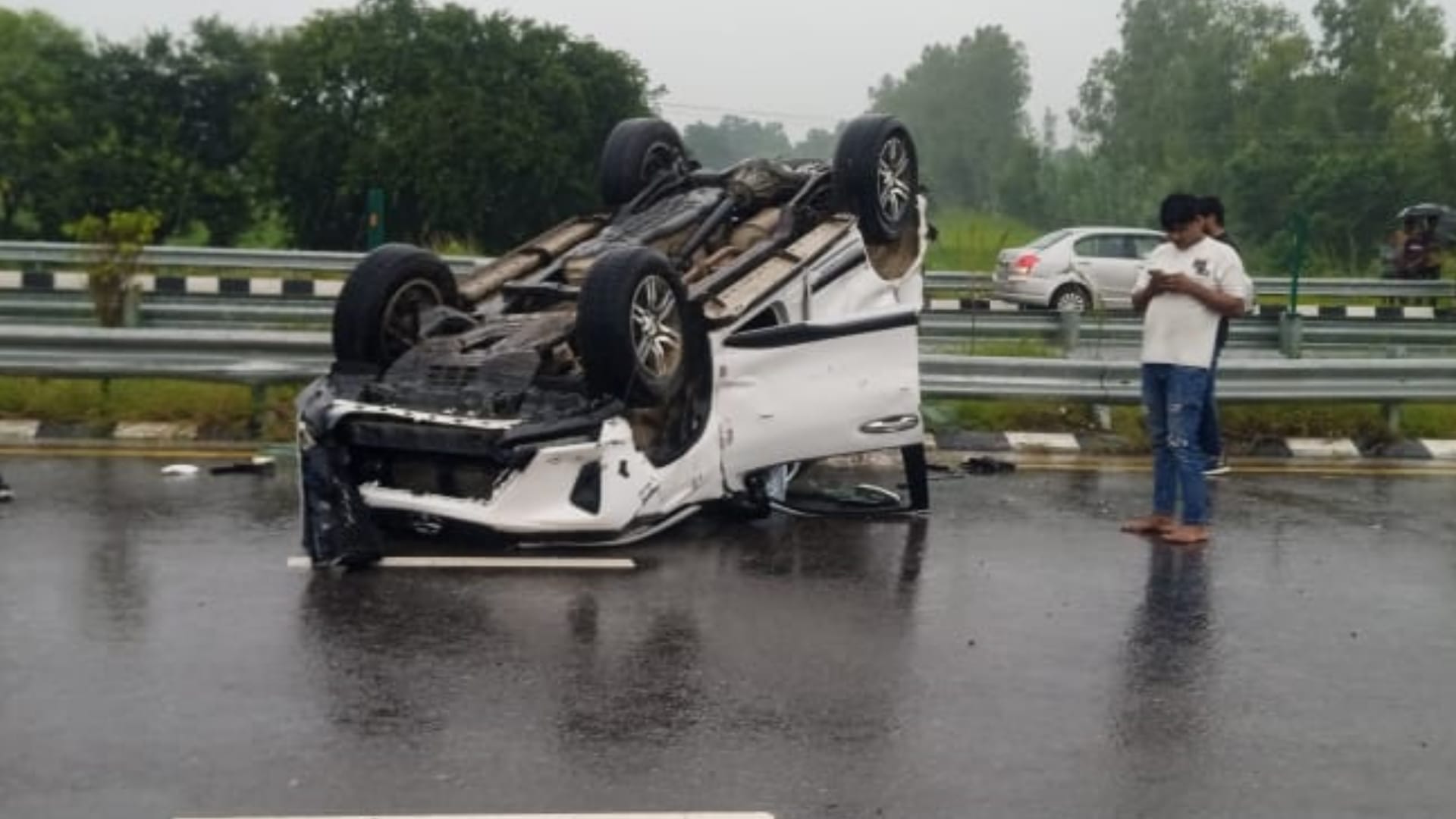 Cricketer Mushir Khan's car accident in Sultanpur.