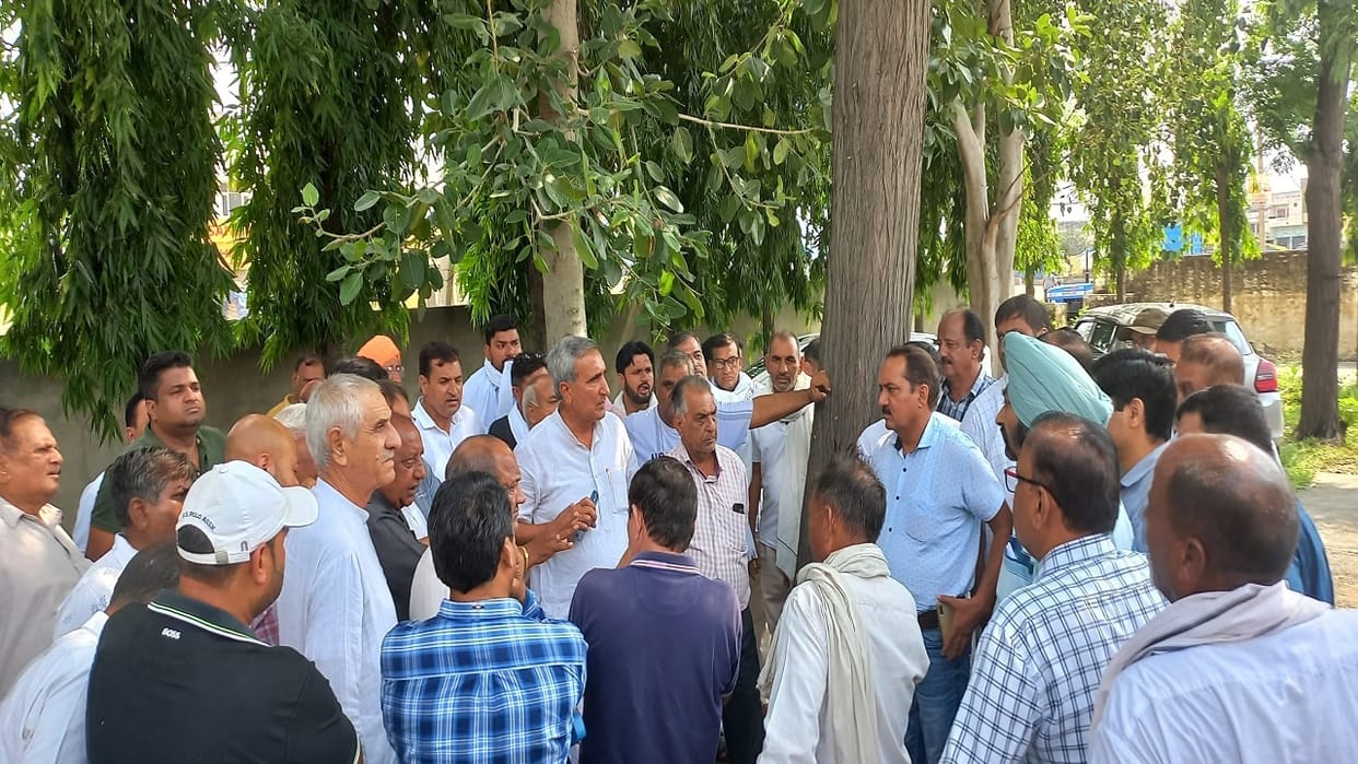 Kurukshetra administration no arrangements, Thanesar grain market commission agents announced not to buy paddy