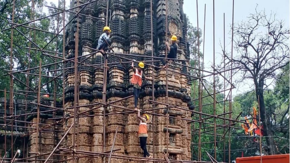 Chemical treatment water roofing work started in Bhoramdev temple in Kabirdham