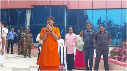 बाबा बागेश्वर धाम सरकार के आचार्य पंडित धीरेन्द्र कृष्ण शास्त्री