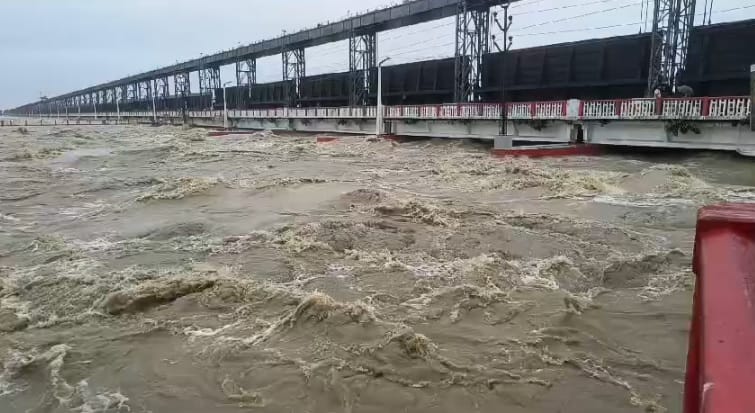 Bihar News: All 56 gates of Kosi Barrage were opened, fear of Flood in districts; Administration alert issued
