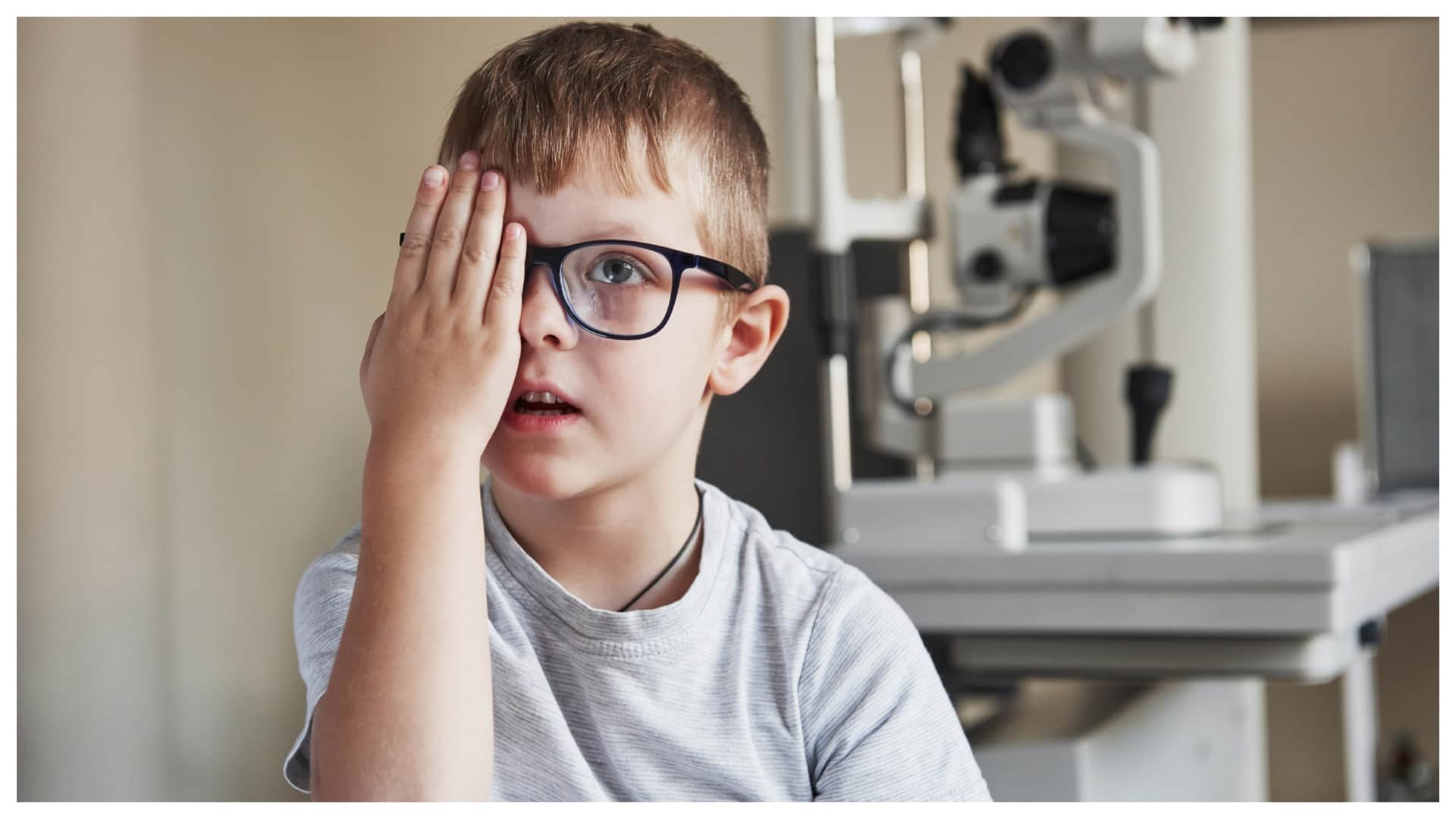 excess screen time causes mayopia in all age group know myopia symptoms causes and prevention tips in hindi