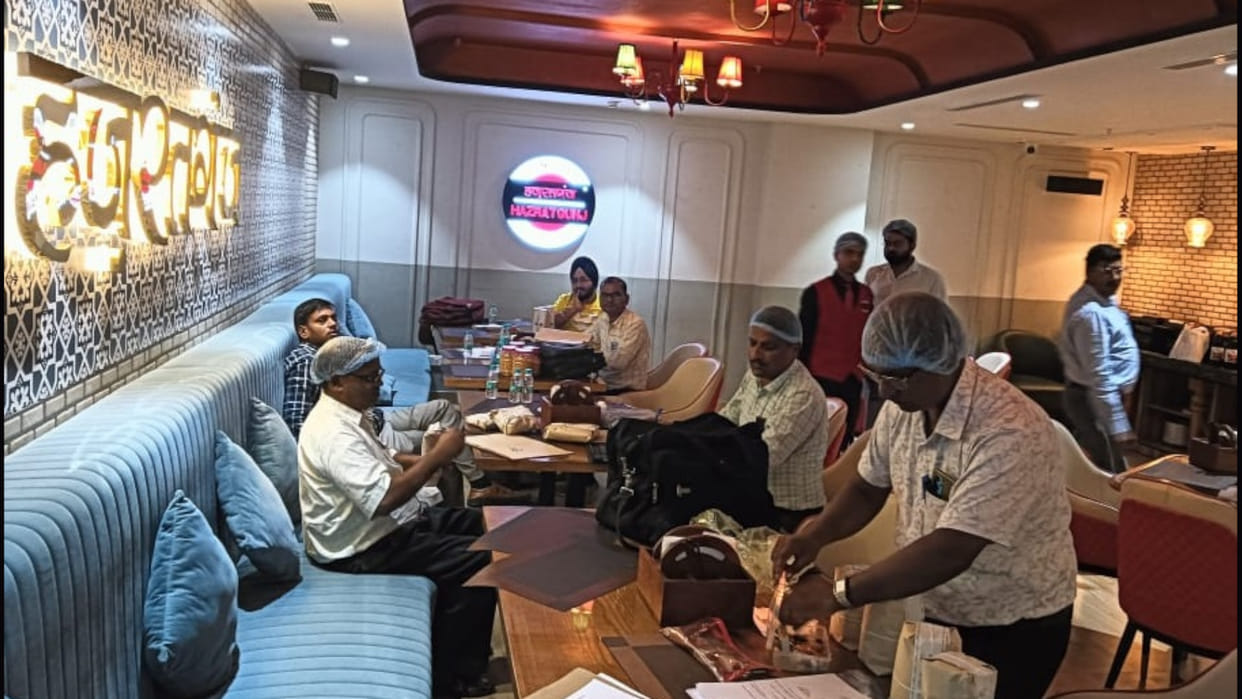 In Gorakhpur, Hotel-restaurant investigated, eight samples taken