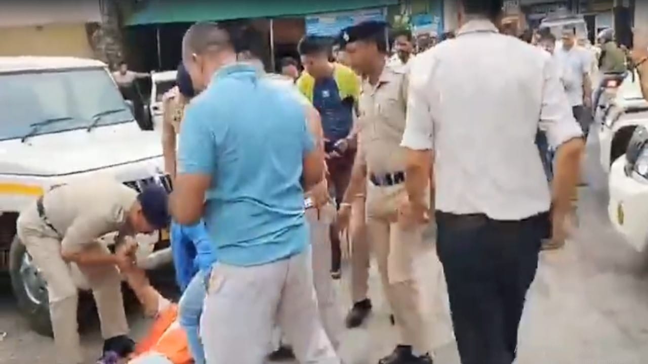 A person died due to falling during the demonstration of Devbhoomi Sangharsh Samiti in Hamirpur