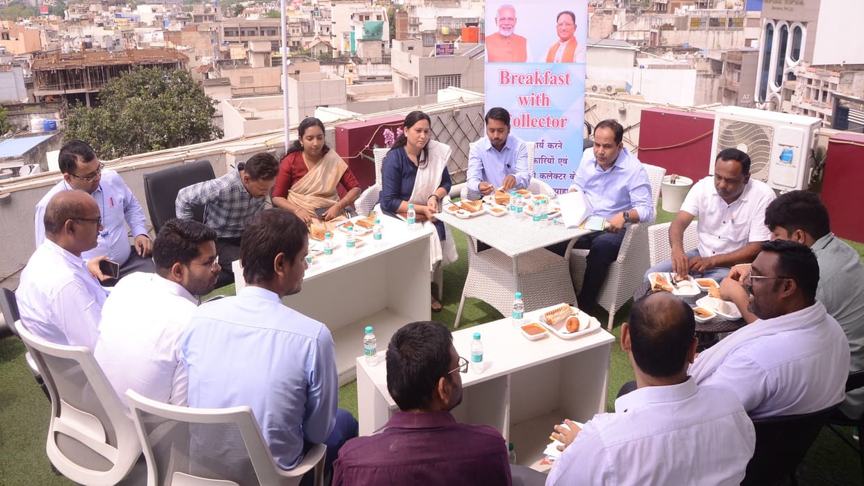 Raipur Collector new initiative: Had breakfast and discussion with employees doing good work at ground level