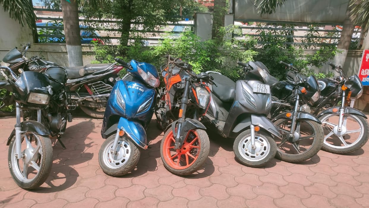 Police arrested three minors who stole a bike in Raipur