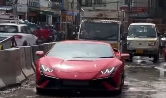 Lamborghini Huracan Tecnica Luxury Car driving on pot-hole ridden roads Viral Video