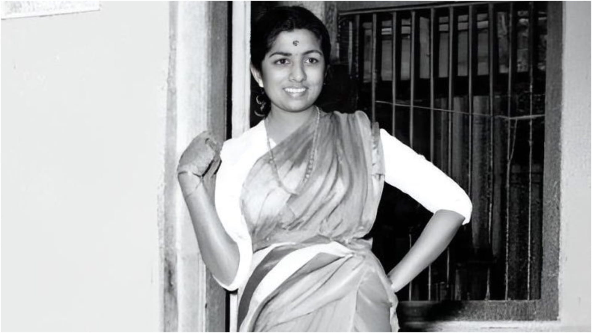Lata Mangeshkar birth anniversary special story know her life facts like songs childhood name