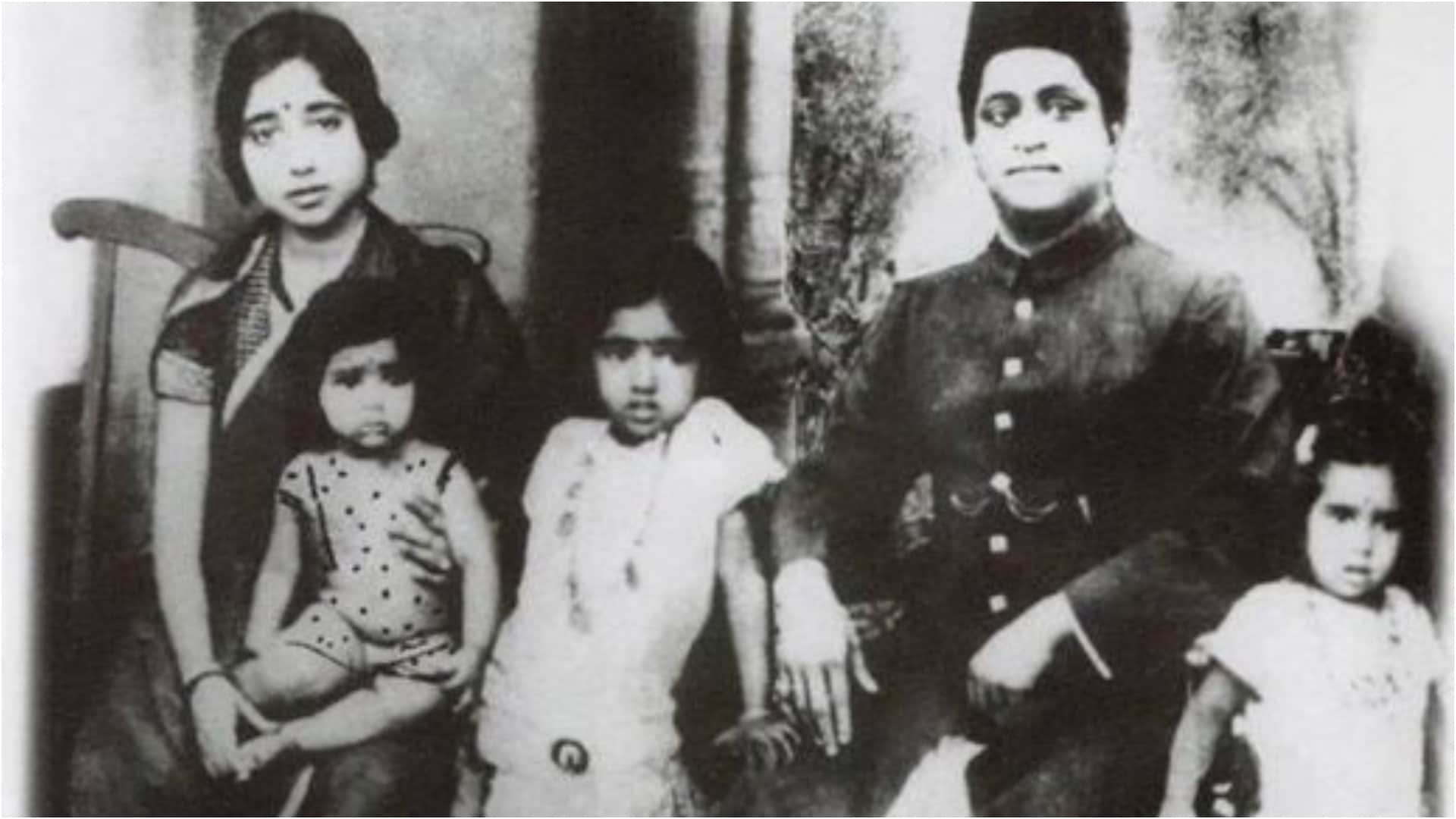 Lata Mangeshkar birth anniversary special story know her life facts like songs childhood name