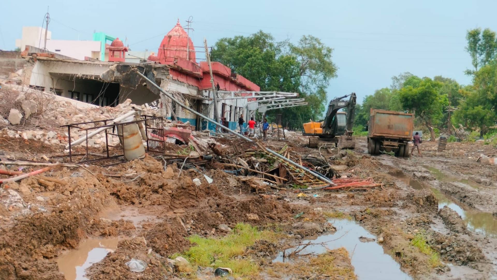MP News Omkareshwar railway station of British era was demolished its iron also tells honesty of that time