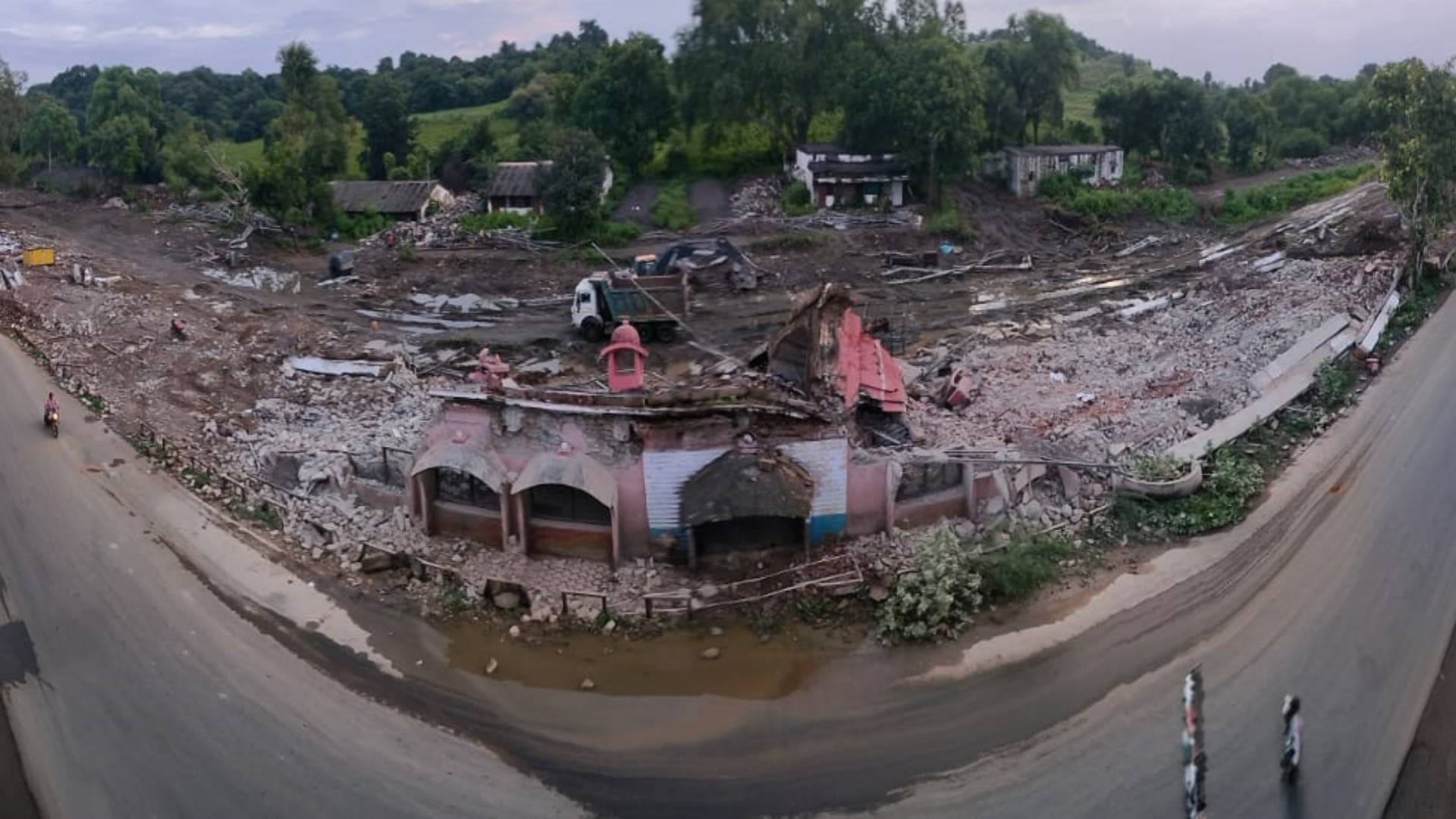 MP News Omkareshwar railway station of British era was demolished its iron also tells honesty of that time