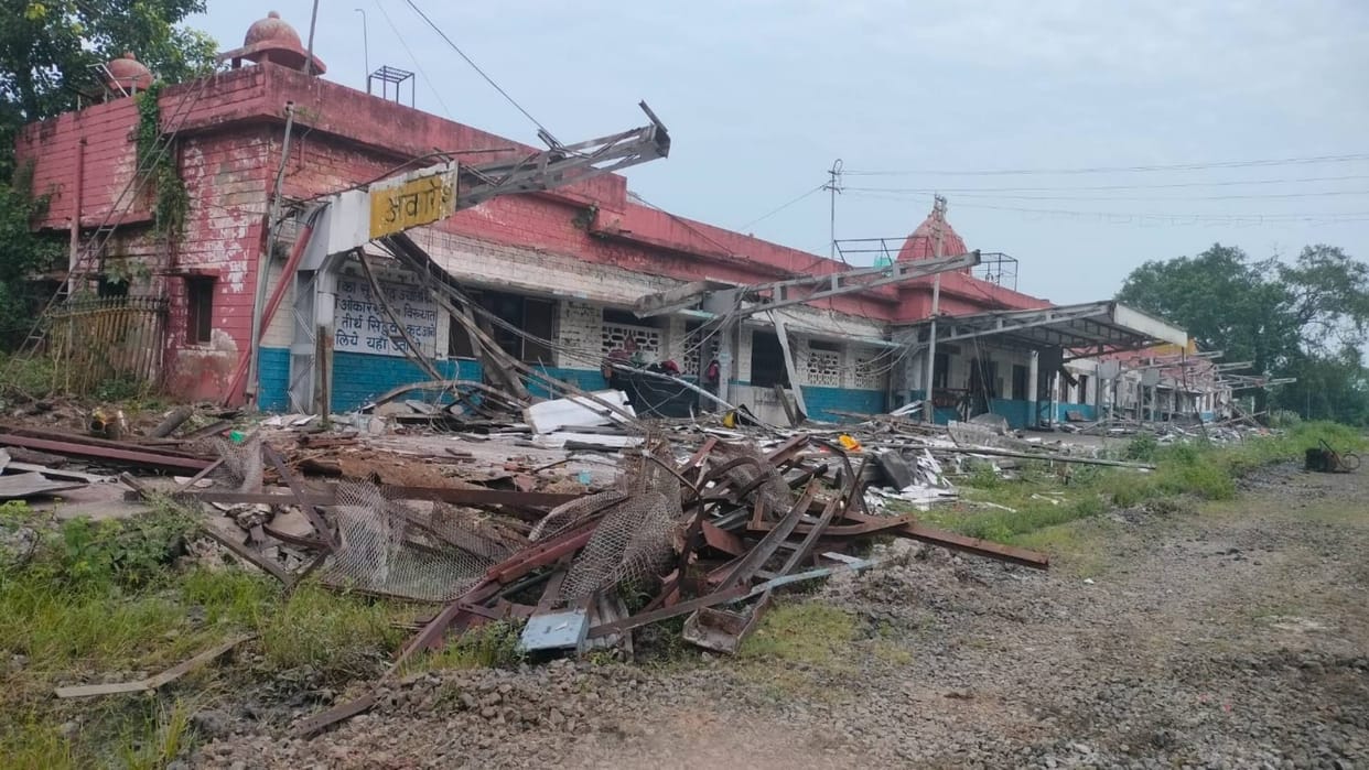 MP News Omkareshwar railway station of British era was demolished its iron also tells honesty of that time