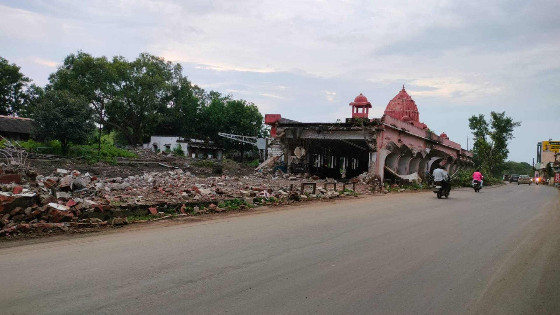 MP News Omkareshwar railway station of British era was demolished its iron also tells honesty of that time