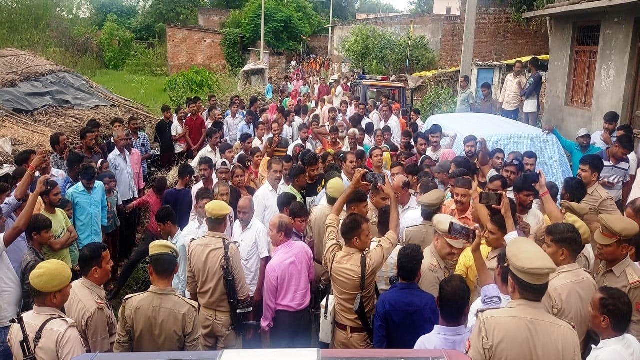 Guarding at disputed site in Bareilly Movement restricted for 200 meter many families left village fear action