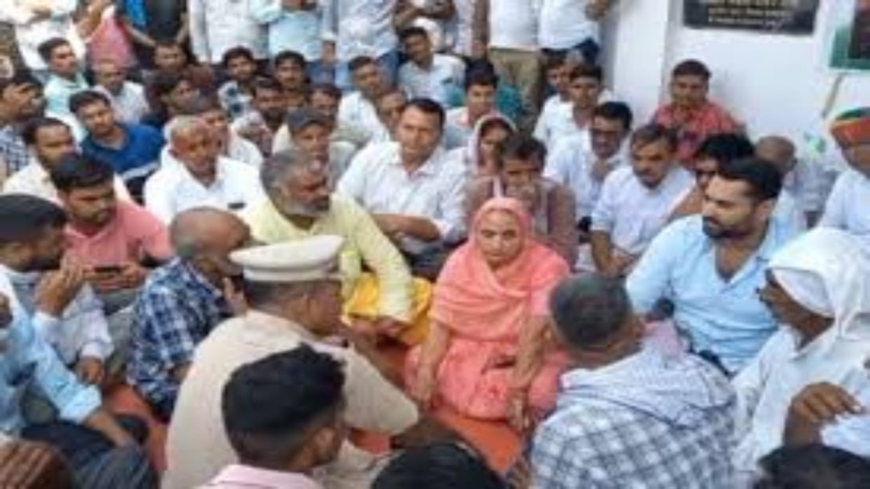 Bikaner News: Talks fail in the case of soldier's death, protest continues, Beniwal will come in the afternoon