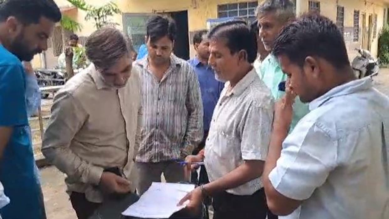 Dausa News: Municipal Council contractors boycott new tenders, old payment is stuck for one and a half years