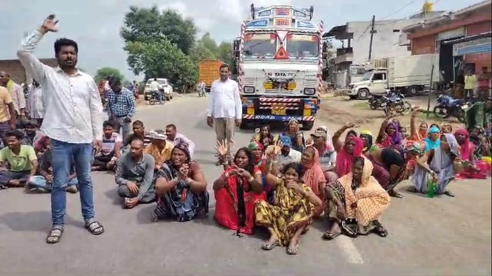 शव रखकर किया चक्काजाम